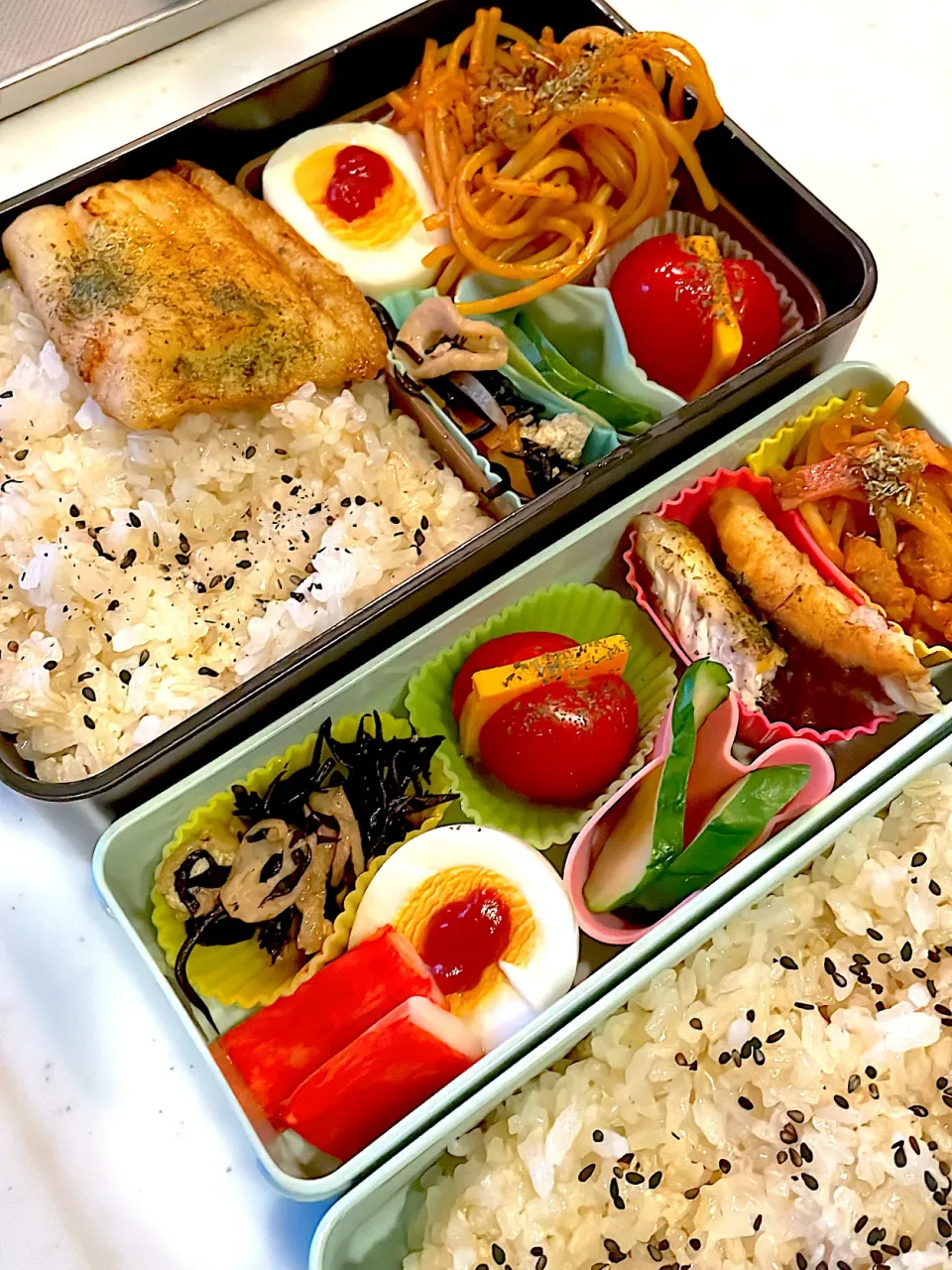 おっさん弁当　パスタ　トマト　板東英二ハーフ　キュウリの辛子漬け　ひじき　ヒラメのムニエル|ひげおやじさん