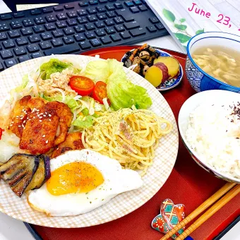 Snapdishの人気料理写真:照りチキ(o🔺o)おろし玉ねぎ添え