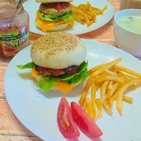 「サルサ」を使ってみたSnapdishの料理・レシピ写真:サルサバーガー