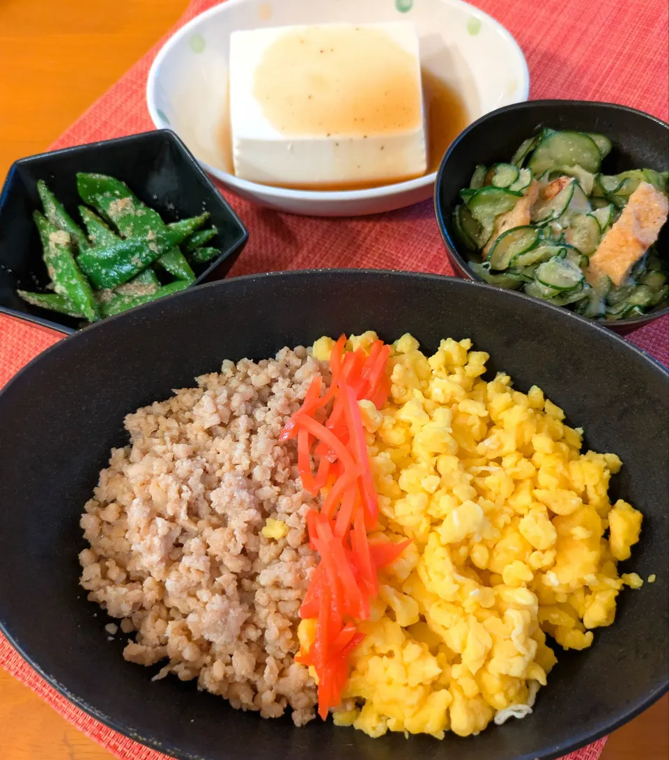 ☆そぼろ丼　☆キュウリ酢味噌和え　☆ごま和え　☆冷奴|chikakoさん