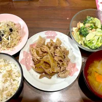 豚の生姜焼き　かぼちゃの味噌汁　ブロッコリーと卵のマヨサラダ　韓国風無限キャベツ|おさむん17さん
