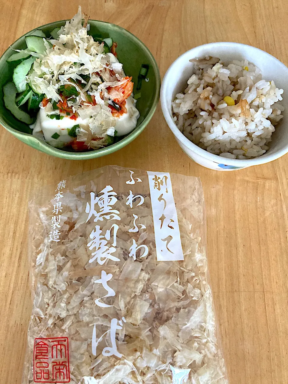 キムチ温奴にさば節♡コーンと舞茸の炊き込みご飯|さくたえさん
