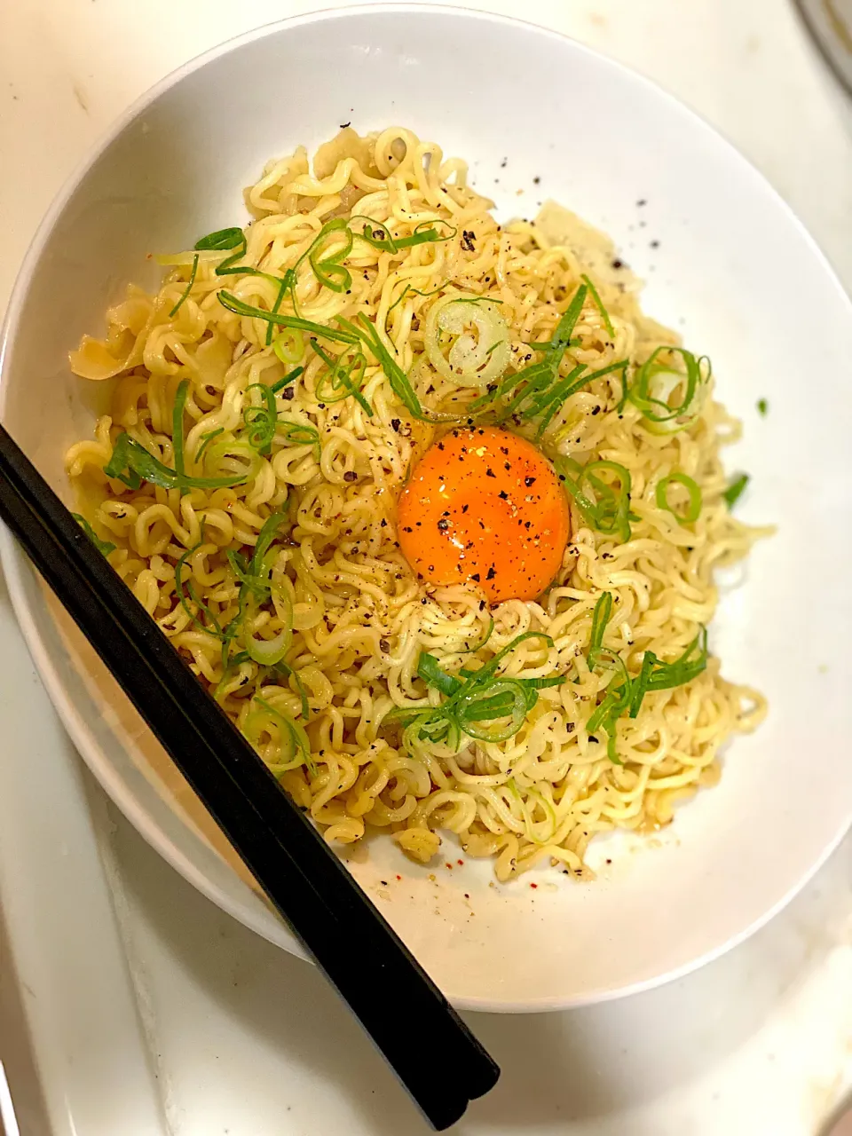 夜食の汁無しワンタン麺🍜|msさん