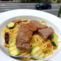 牛肉とズッキーニのペペロンチーノ