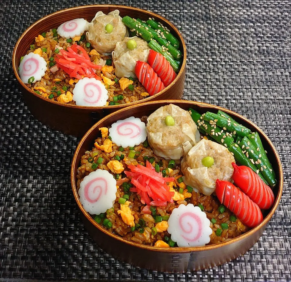 母とムスコのラブラブおソロ♪黒チャーハン＆陳さん焼売弁当|からあげビールさん