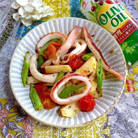 「日清やさし～く香るエキストラバージンオリーブオイル」を使ってみたSnapdishの料理・レシピ写真:イカとじゃがいものバジル炒め🌿