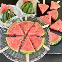 スイカひと切れで大満足! スイカをかわいく盛れるスティックスイカ|らぴすらずり(らぴ)さん