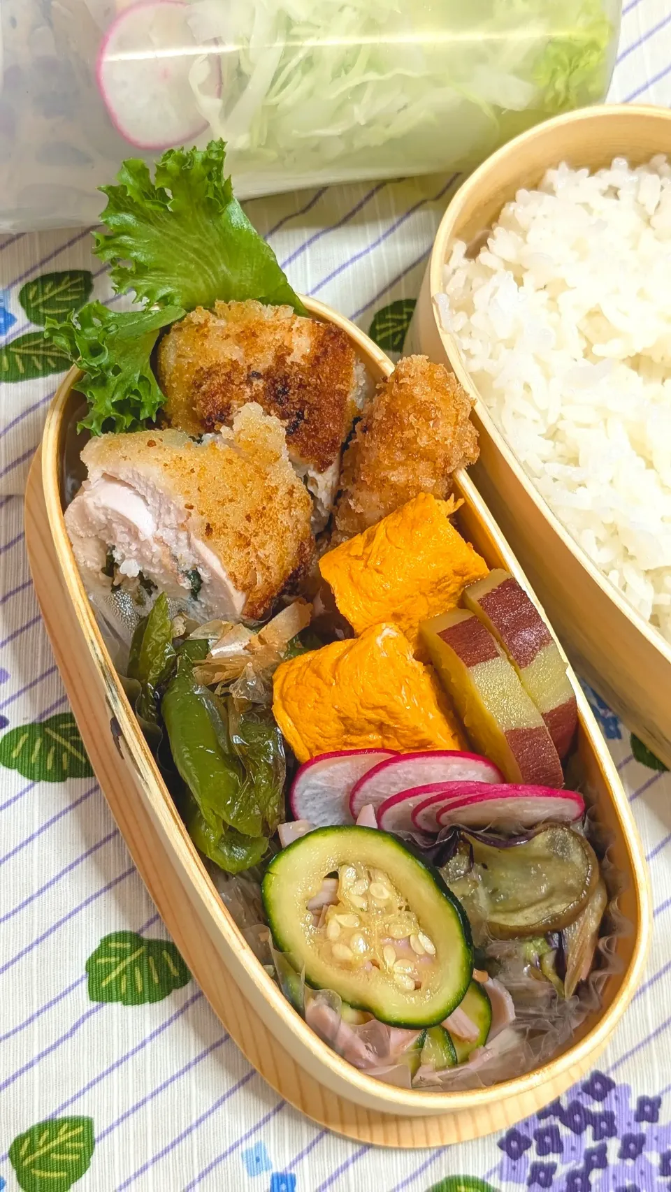 本日のお弁当〜鶏むね肉のくるくる大葉巻と茄子のみょうが和え弁当|f.1125beさん