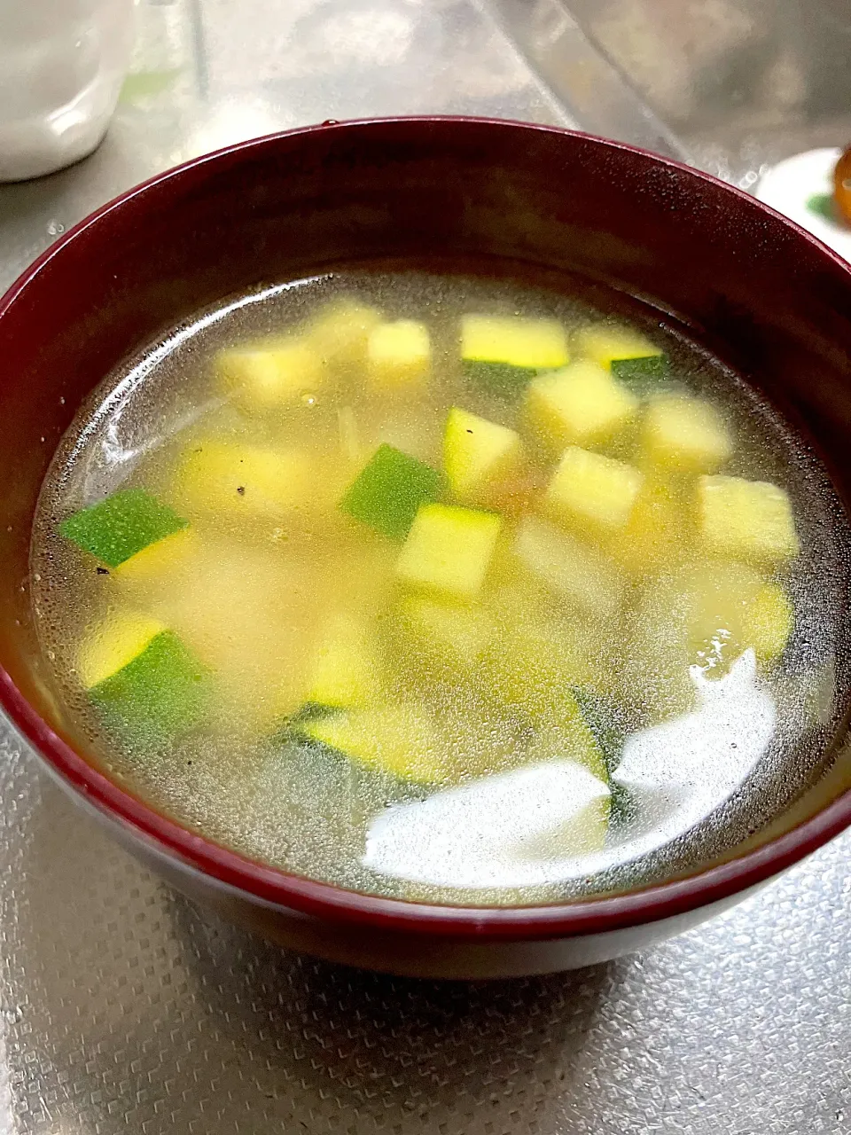 ズッキーニのコンソメスープ|🐶たぬとんキッチンさん