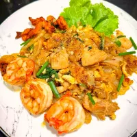 Stir-fried Rice Noodles w/ Chicken & Prawns 🥢🐔🦐🤤 (ก๋วยเตี๋ยวคั่วไก่ใส่กุ้ง)| An'leeさん