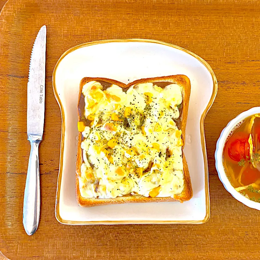 残りカレーでピザーラカレーモントレー風トースト|すずさん