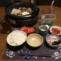 ご飯、アルモンデすき焼き、酢の物、トマト、六条麦茶、東根さくらんぼ、手作り牛乳ゼリー、カットパイナップル(夕飯)|enarinさん