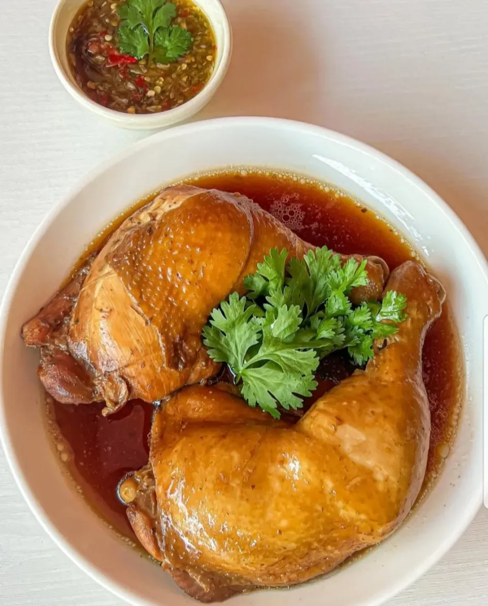Braised Chicken in Fish Sauce w/ Spicy Dipping Sauce aka Gai Tom Nam Pla (ไก่ต้มน้ำปลา) 🐔🤤|An'leeさん