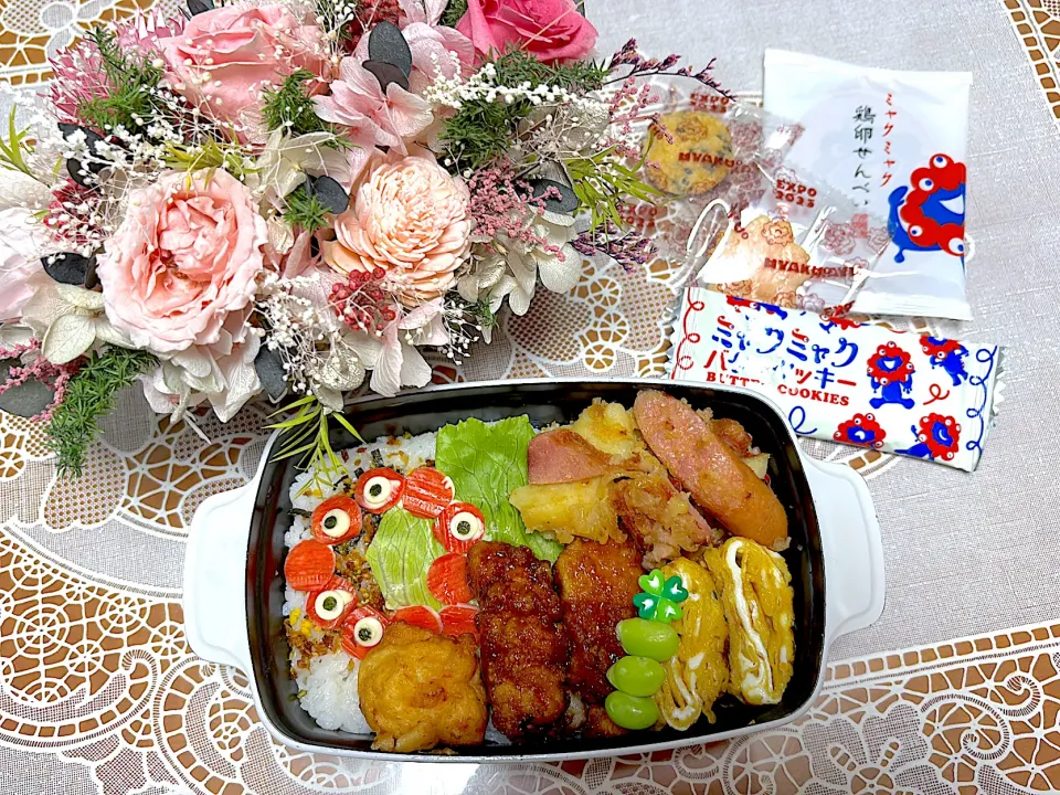 2025.6.25はミャクミャク唐揚げ弁当🍀|makoさん