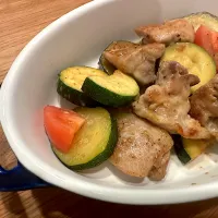 ズッキーニとチキンのマヨポン炒め|BUBUさん