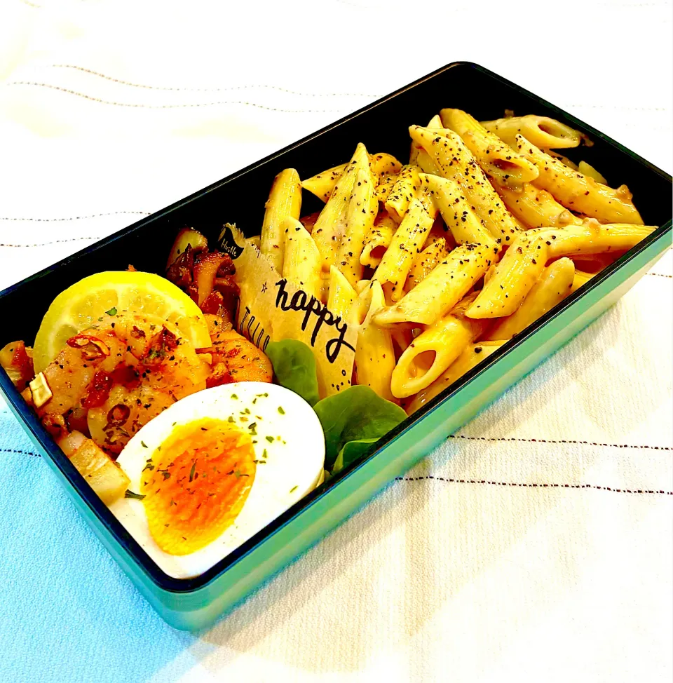 ポルチーニクリームペンネ&ガーリックシュリンプ弁当|m_lunchboxさん