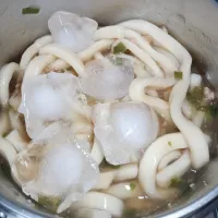 なめ茸と肉そぼろ入り干し椎茸出汁のとろみ付き冷たいうどん|darkbaronさん