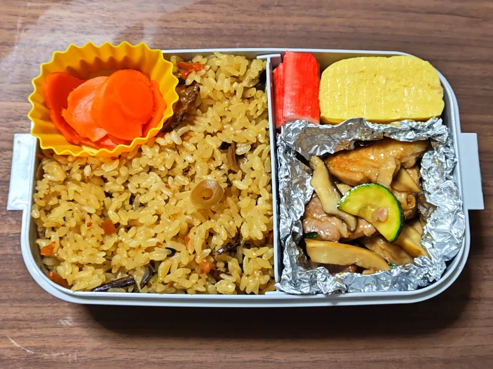 今日の手作り弁当は、炊き込みご飯の焼鳥弁当。|Mars＠釜飯作り研究中さん