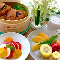 ビタミンチャージ朝食🥝🍑🍌|サミカさん