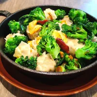 焼売とブロッコリーのアヒージョ|古尾谷りかこさん