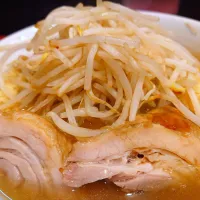 【TRY ラーメン大賞 2018年 
汁なし部門1位】 
用心棒 神保町店 
ラーメン (950円、麺300g) 
― 麺少なめ 250g
＋豚追加1 (180円) 
＋ニンニクマシ (無料) 
＋ショウガマシマシ (無料) 
@神保町3分 
(JR駅から徒歩7分) 
25170
〈醤88塩26噌󠄀15タ6昆8出8F10
冷8混1〉
|大脇さん