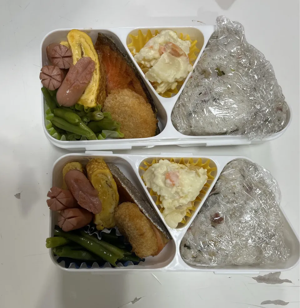 パパ弁と母弁☆いんげんのソテー☆ウインナー☆梅しそチキン☆ポテトサラダ☆卵焼き☆鮭☆梅しらすおにぎり|Saharaさん