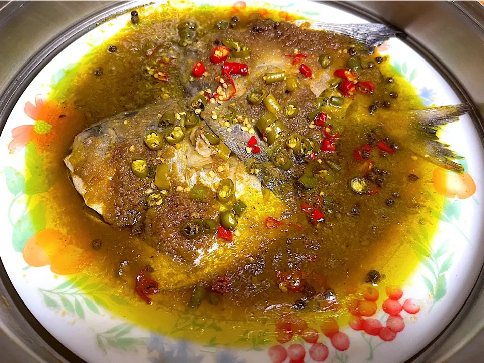 Green chilli mala ( ready instant paste) steamed pomfret.|Florrieさん