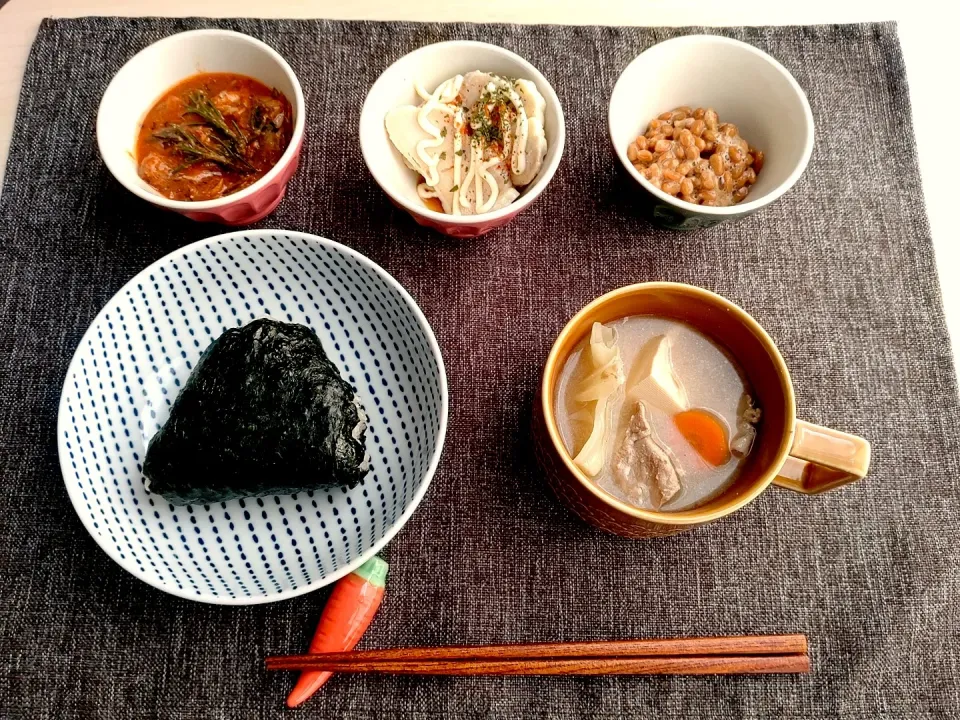 玄米塩むすびと豚汁（自分のお昼）|みりさん