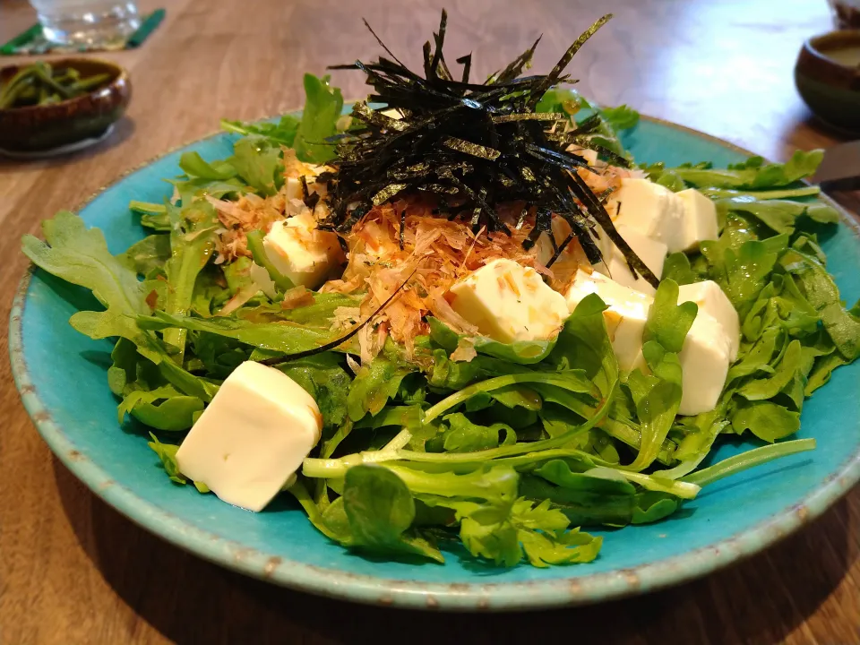 春菊と塩豆腐の和風サラダ|古尾谷りかこさん