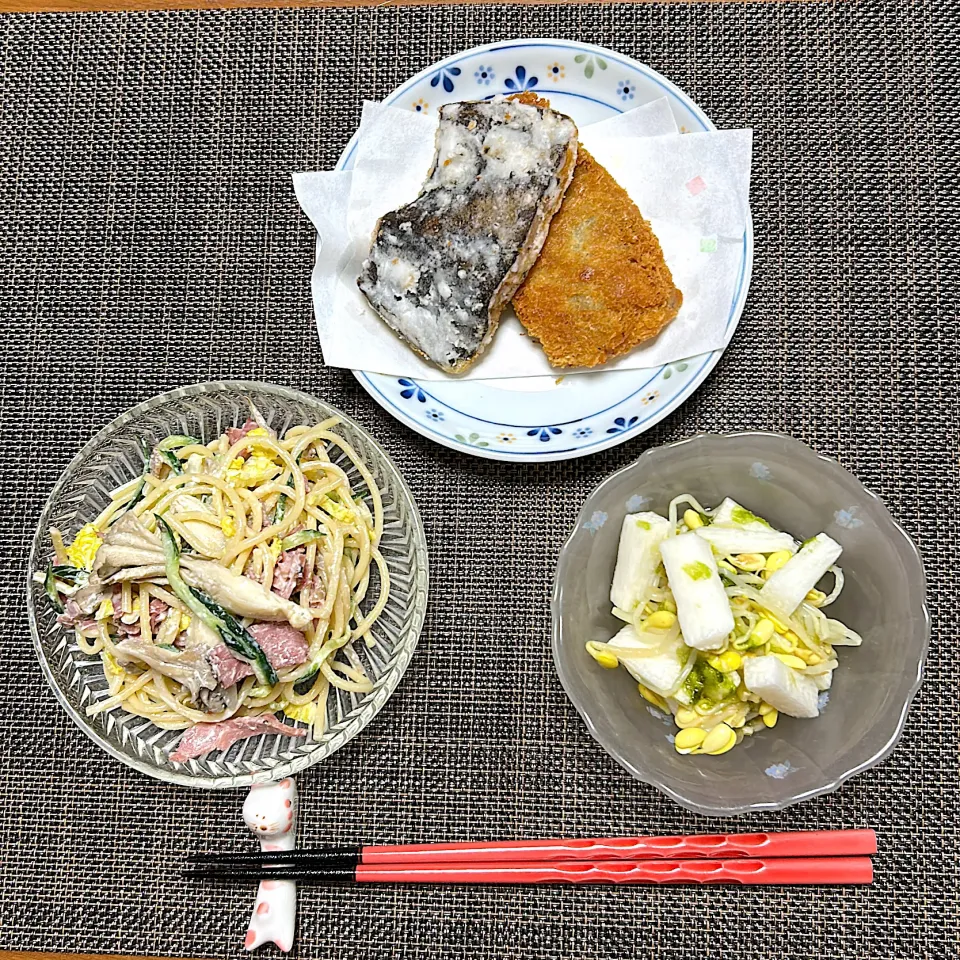 あり合わせの夕食〜サラダパスタ、カレイとアジのフライ、豆もやしと長芋の白だしレモン和え|柚子きりかさん
