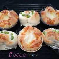チーズたっぷりメイフラワーという名のパン&枝豆のパン✨