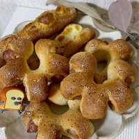 ソーセージパンとチーズパン🥖|みゆぞうさん