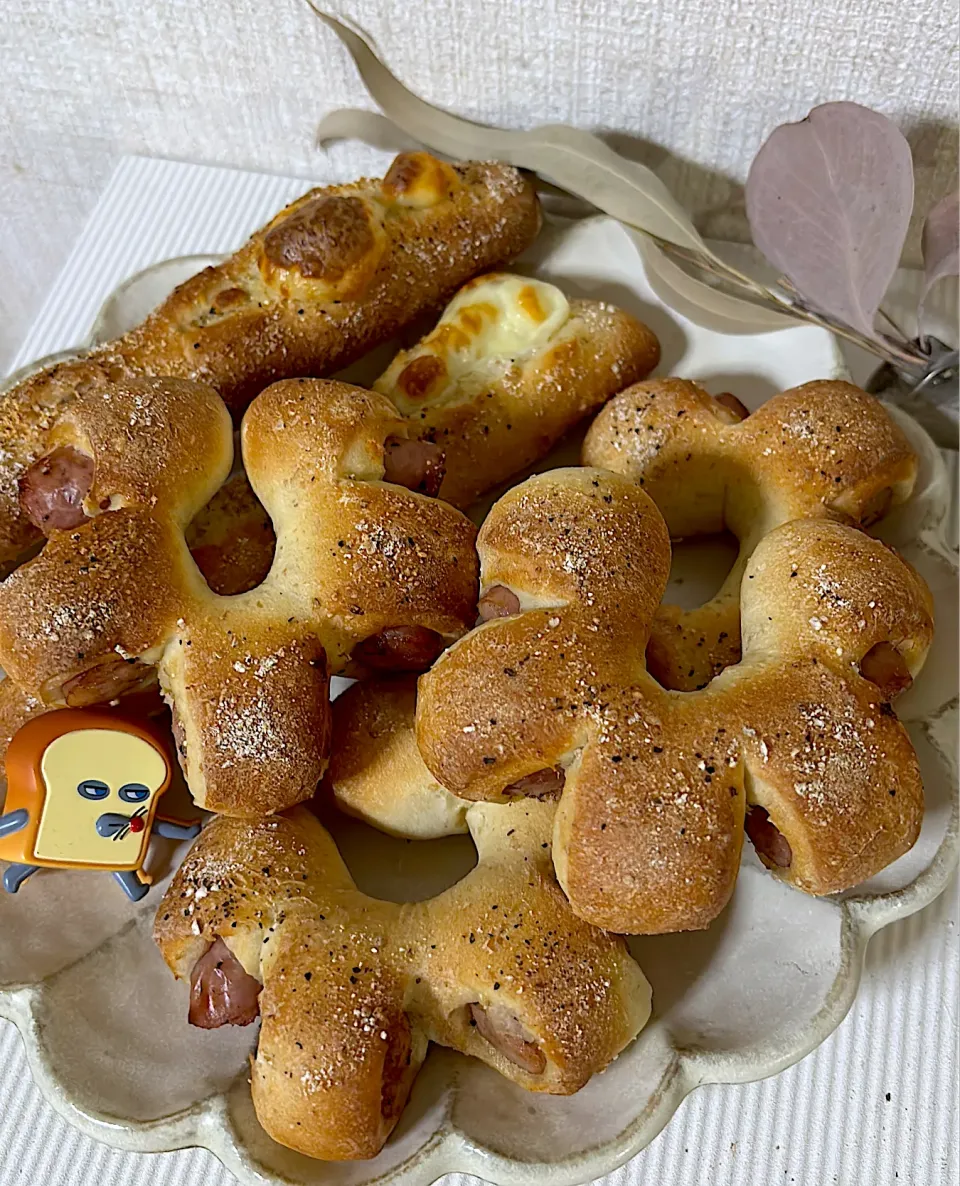 ソーセージパンとチーズパン🥖|みゆぞうさん