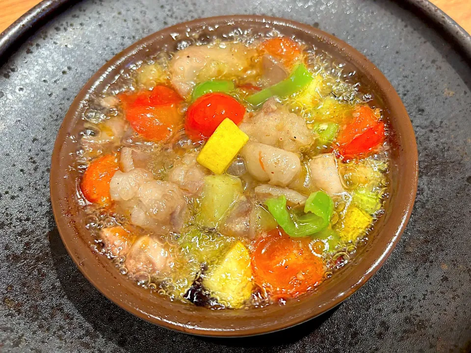 6月26日・［肉屋うたがわ］・④季節のアヒージョ😋✨（アヒージョに牛もつ‼️絶妙にマッチしてました😍🍺）|山勝さん