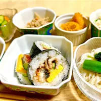 巻き寿司、素麺、おからのサラダ、おから、ハムカツ、大根の辛煮、胡瓜の水キムチ|Hiroeさん