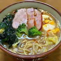 マルちゃん正麺🍜、豚骨醤油味❗️( ◠‿◠ )✨