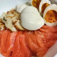 白子豆腐とカラスカレイのムニエル、サーモン刺身と味玉乗せた冷静パスタ
