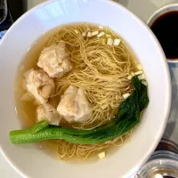 香港傳奇 浅草店　海老ワンタン麺|よだみなさん
