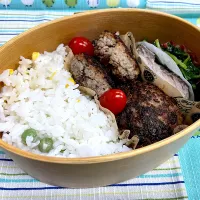 とうもろこしと豆ご飯、ハンバーグ、煮サバ、ほうれん草のおひたし🍱|なお🅿️さん