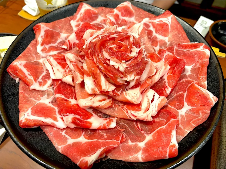 鹿児島にて・［黒豚料理あぢもり・特選黒しゃぶコース］・③特選黒しゃぶ肉 😋✨|山勝さん