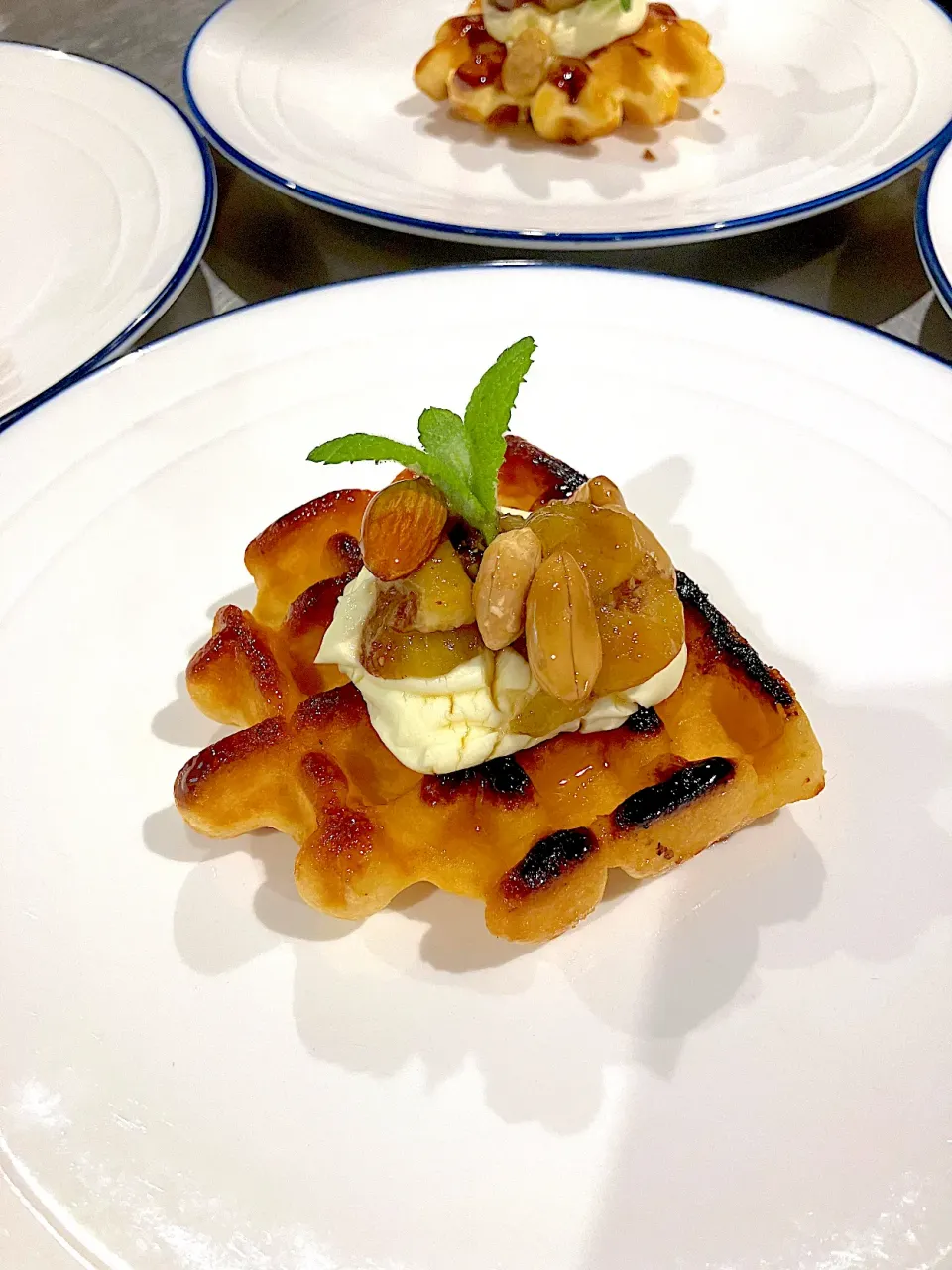 はちみつナッツのせベルギーワッフル|ピンキーさん