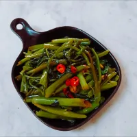 Stir-fried morning glory.|Priyamayaさん