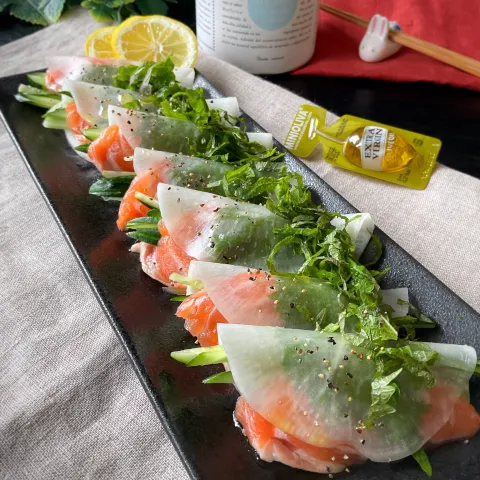 「ミニエクストラバージン　オリーブオイル」を使ってみたSnapdishの料理・レシピ写真:サーモン&大葉deロール巻き大根