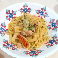 トマト鮭きのこの和風パスタ🐟️|もえさん
