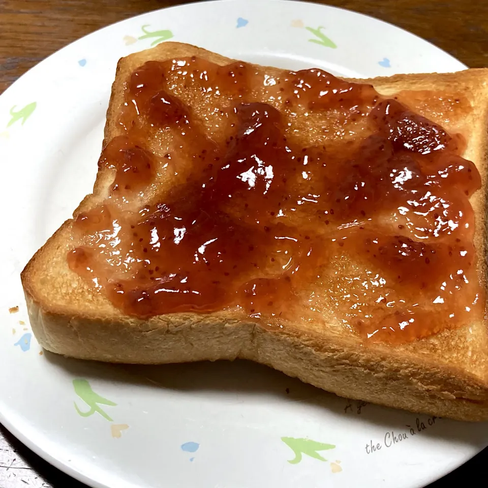 いちごジャムトースト|はっちぃさん