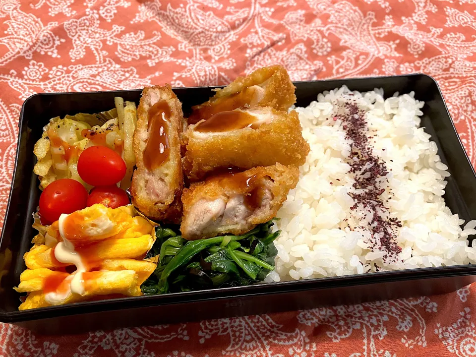 2025.6.30 息子弁当　◎チキンカツ　◎ほうれん草塩昆布和え　◎グリルポテトカレー味　◎卵焼き|goroさん