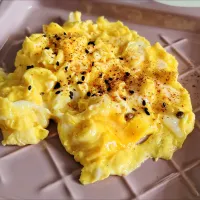 Butter scrambled eggs with Japanese chilli powder 😋🌶️🌞😍💖☕|🍒lynnlicious🍒さん