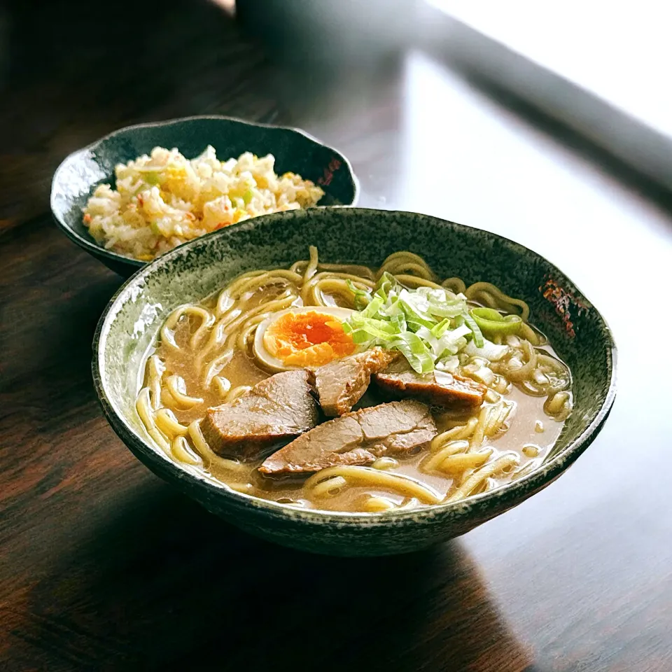 豚骨醤油ラーメンと炒飯|りょうりょうさん