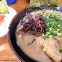 【2004年創業】 
【木曜日が定休日に】 
博多長浜らーめん ぼたん 大塚本店
ラーメン (麺の固さ：やわ、900円) 
＋明太ごはん (300円) 
@大塚2分 
25174
〈醤91塩26噌󠄀15タ6昆8出8F10
冷9混1〉