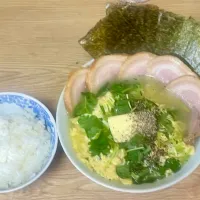 サッポロ一番塩ラーメン　三つ葉バター胡椒|じいちゃんさん